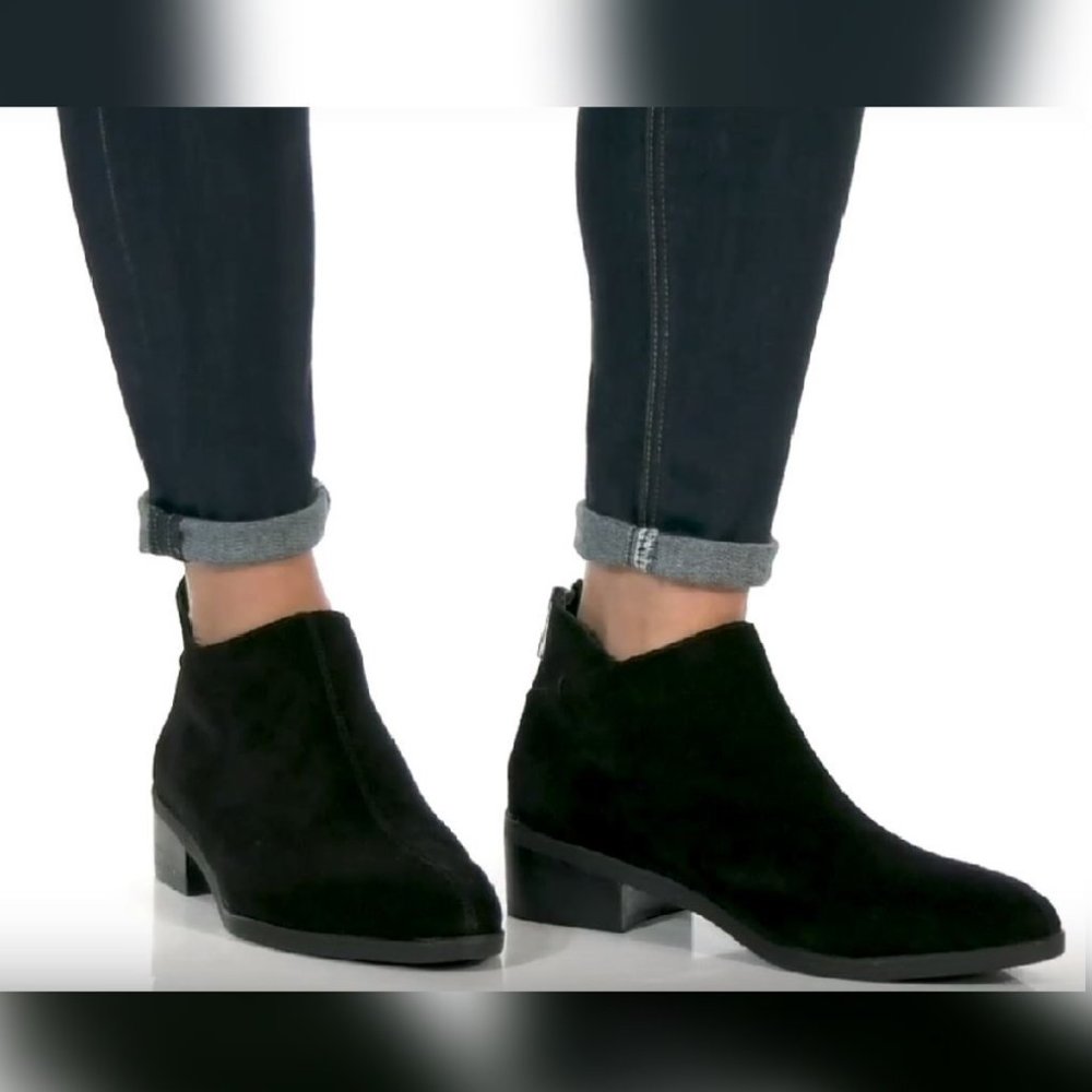 DV by Dolce Vita Haven Ankle Booties Black Suede 7W Wide NIB